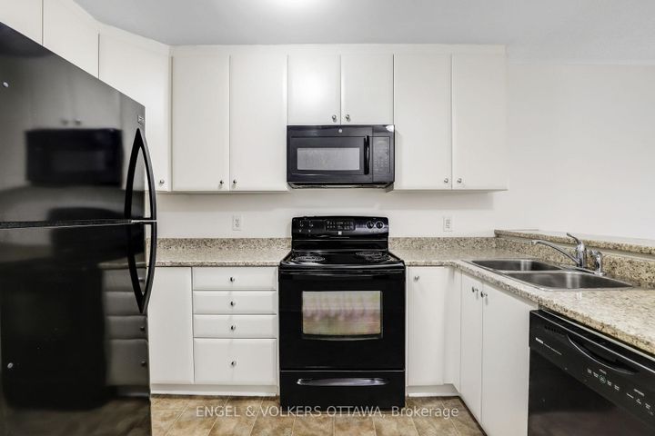 Photo 7 at 270 Espin Heights, Nepean (Stonebridge), Ottawa