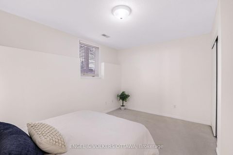 Photo 19 at 270 Espin Heights, Nepean (Stonebridge), Ottawa