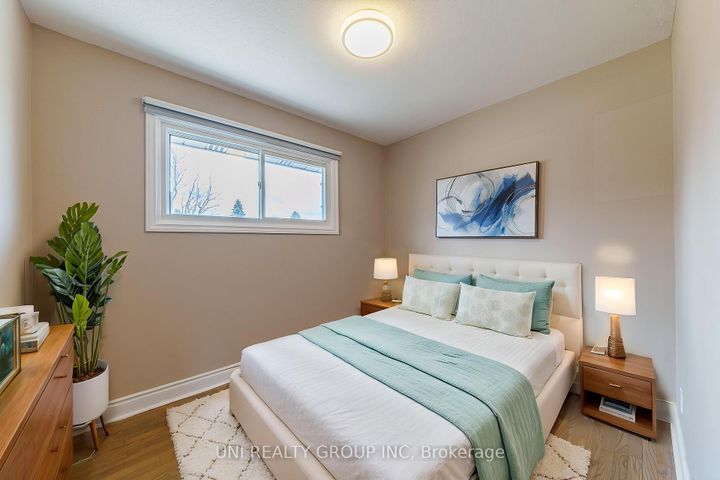Photo 17 at 17 FOREST PARK Avenue, Nepean (City View/Skyline/Fisher Heights/Parkwood Hills), Ottawa
