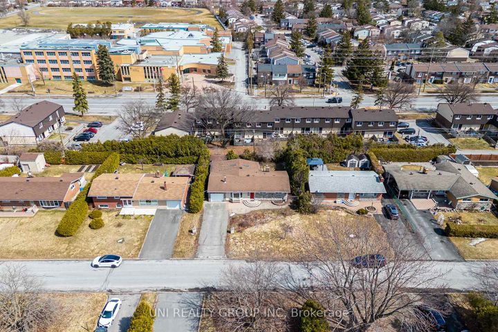 Photo 37 at 17 FOREST PARK Avenue, Nepean (City View/Skyline/Fisher Heights/Parkwood Hills), Ottawa