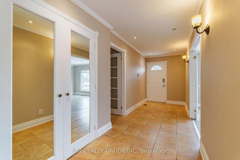 Photo 2 at 17 FOREST PARK Avenue, Nepean (City View/Skyline/Fisher Heights/Parkwood Hills), Ottawa