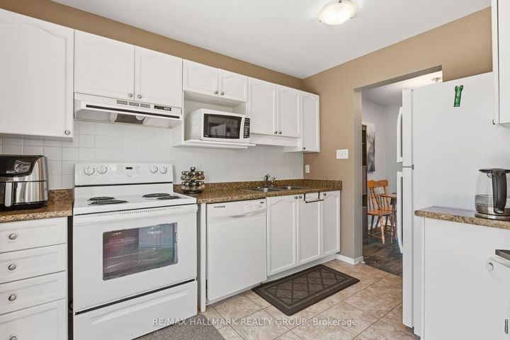 Photo 11 at 290 Stoneway Drive, Nepean (Barrhaven East), Ottawa