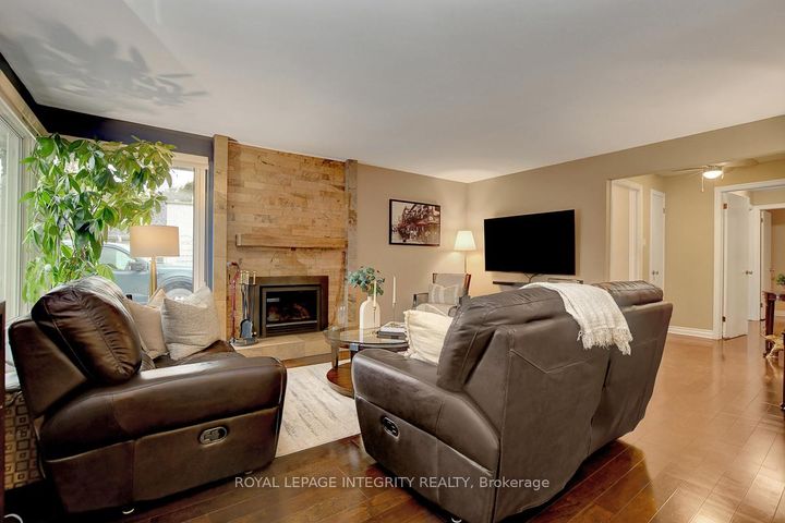Photo 6 at 27 Birchview Road, Nepean (Meadowlands/St. Claire Gardens), Ottawa