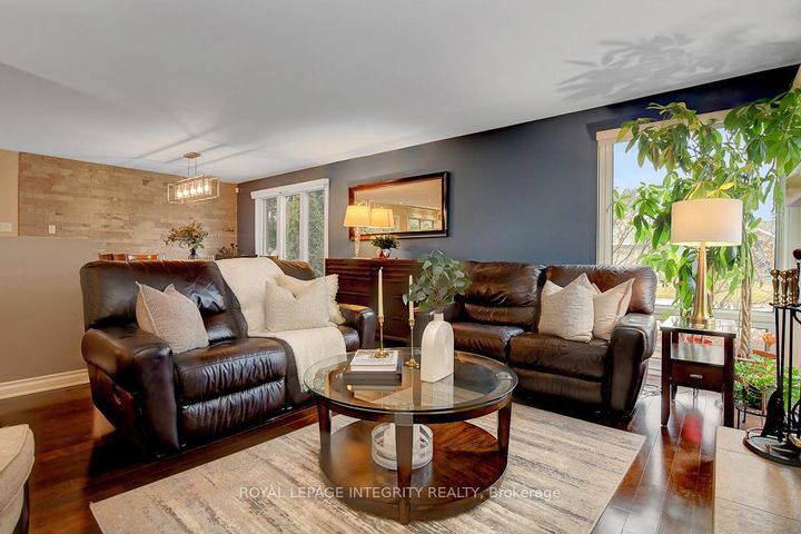 Photo 8 at 27 Birchview Road, Nepean (Meadowlands/St. Claire Gardens), Ottawa