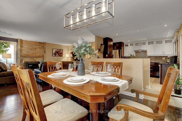 Photo 10 at 27 Birchview Road, Nepean (Meadowlands/St. Claire Gardens), Ottawa