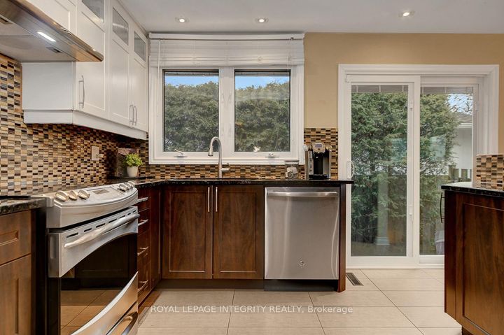 Photo 16 at 27 Birchview Road, Nepean (Meadowlands/St. Claire Gardens), Ottawa