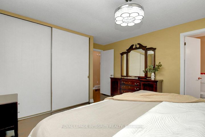 Photo 20 at 27 Birchview Road, Nepean (Meadowlands/St. Claire Gardens), Ottawa