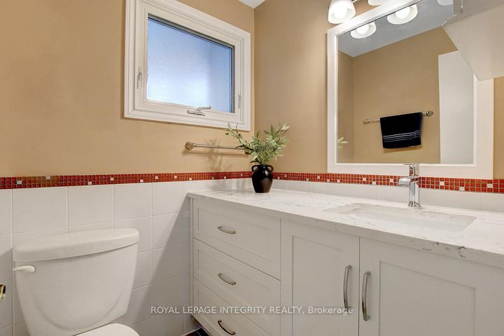Photo 21 at 27 Birchview Road, Nepean (Meadowlands/St. Claire Gardens), Ottawa