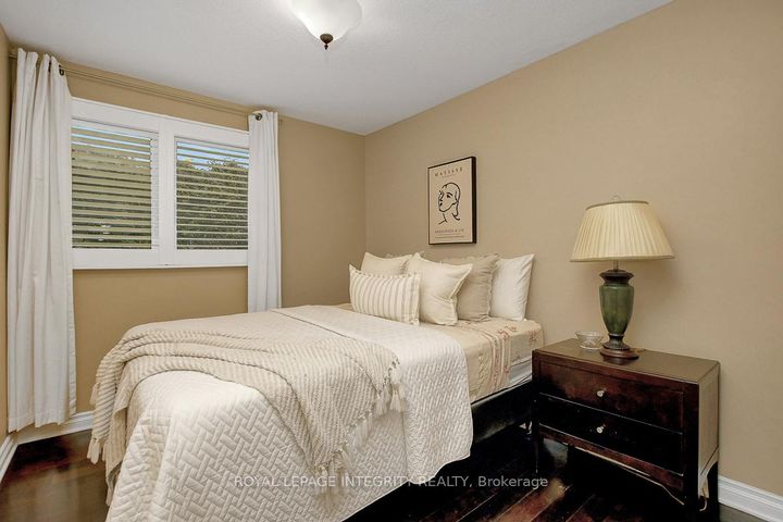 Photo 22 at 27 Birchview Road, Nepean (Meadowlands/St. Claire Gardens), Ottawa