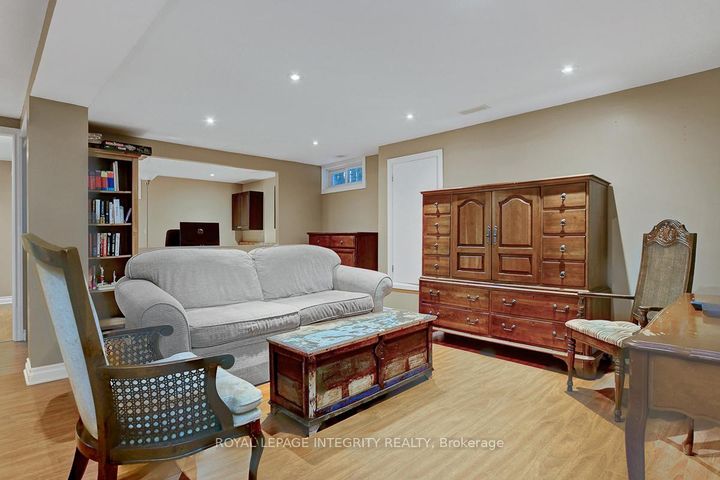 Photo 33 at 27 Birchview Road, Nepean (Meadowlands/St. Claire Gardens), Ottawa
