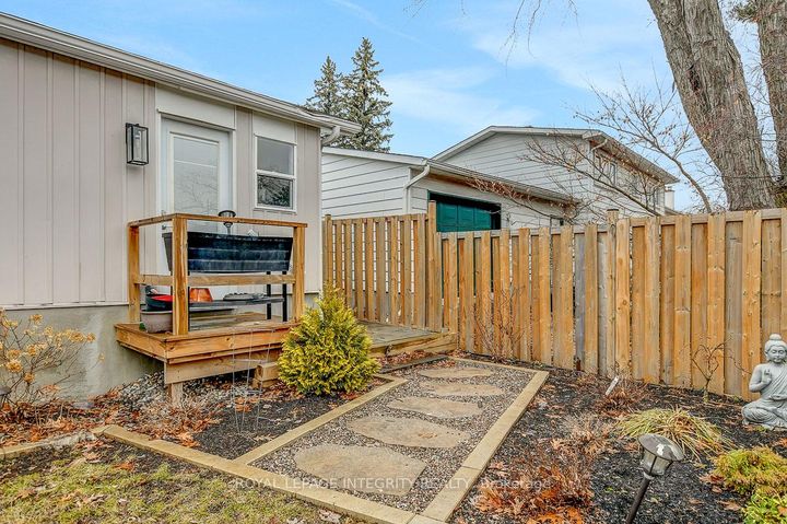 Photo 47 at 27 Birchview Road, Nepean (Meadowlands/St. Claire Gardens), Ottawa