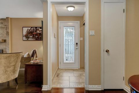 Photo 2 at 27 Birchview Road, Nepean (Meadowlands/St. Claire Gardens), Ottawa