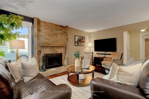 Photo 5 at 27 Birchview Road, Nepean (Meadowlands/St. Claire Gardens), Ottawa