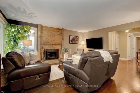 Photo 6 at 27 Birchview Road, Nepean (Meadowlands/St. Claire Gardens), Ottawa