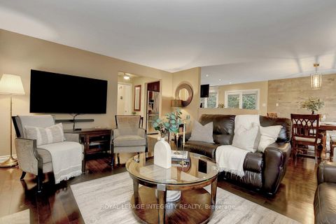 Photo 7 at 27 Birchview Road, Nepean (Meadowlands/St. Claire Gardens), Ottawa