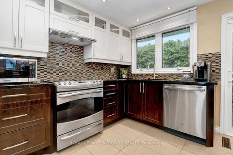 Photo 15 at 27 Birchview Road, Nepean (Meadowlands/St. Claire Gardens), Ottawa