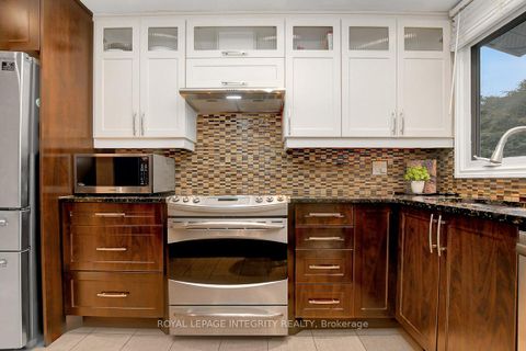 Photo 17 at 27 Birchview Road, Nepean (Meadowlands/St. Claire Gardens), Ottawa