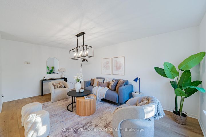 Photo 2 at 968 Meadowlands Drive, Nepean (Carleton Heights), Ottawa