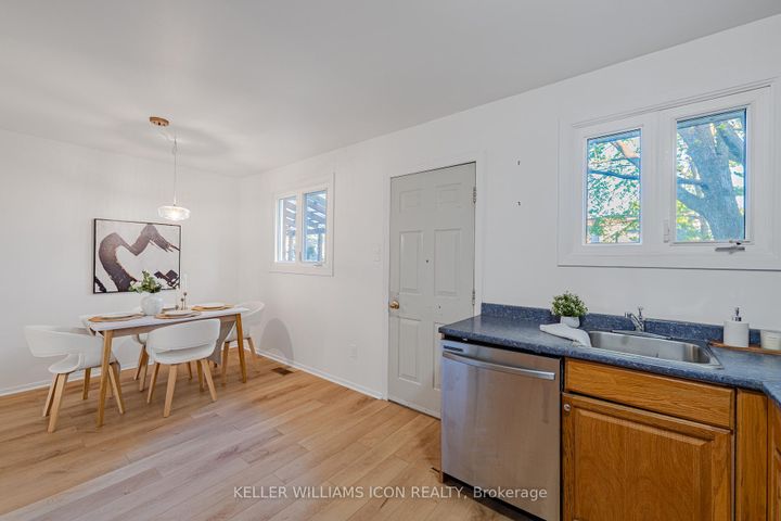 Photo 9 at 968 Meadowlands Drive, Nepean (Carleton Heights), Ottawa