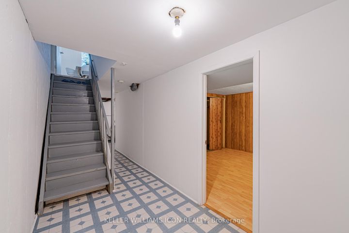 Photo 19 at 968 Meadowlands Drive, Nepean (Carleton Heights), Ottawa