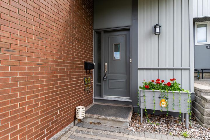 Photo 3 at C - 18 Benlea Drive, Nepean (Tanglewood), Ottawa