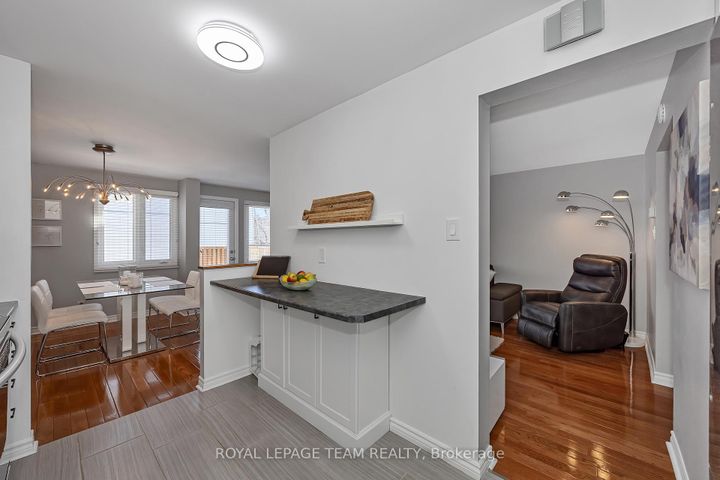 Photo 15 at C - 18 Benlea Drive, Nepean (Tanglewood), Ottawa