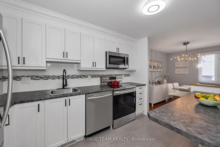 Photo 16 at C - 18 Benlea Drive, Nepean (Tanglewood), Ottawa