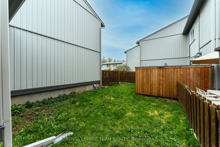 Photo 37 at C - 18 Benlea Drive, Nepean (Tanglewood), Ottawa
