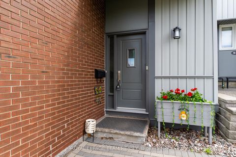 Photo 3 at C - 18 Benlea Drive, Nepean (Tanglewood), Ottawa
