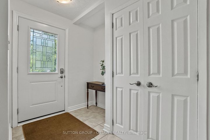 Photo 3 at 45 Larkspur Drive, Nepean (Lynwood Village), Ottawa