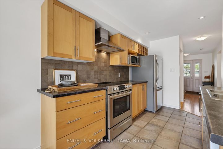 Photo 8 at 103 Goldwood Private, Nepean (Stonebridge), Ottawa