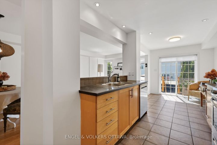 Photo 9 at 103 Goldwood Private, Nepean (Stonebridge), Ottawa