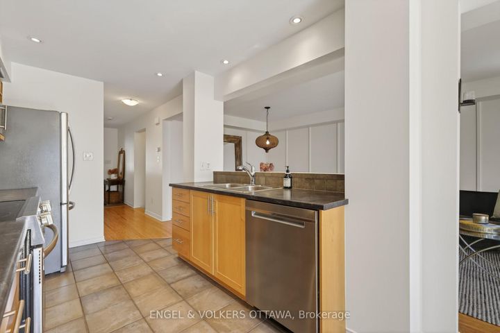 Photo 10 at 103 Goldwood Private, Nepean (Stonebridge), Ottawa