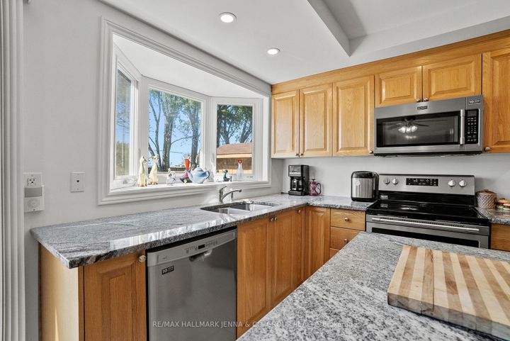 Photo 11 at 43 Elke Drive, Nepean (Knollsbrook), Ottawa