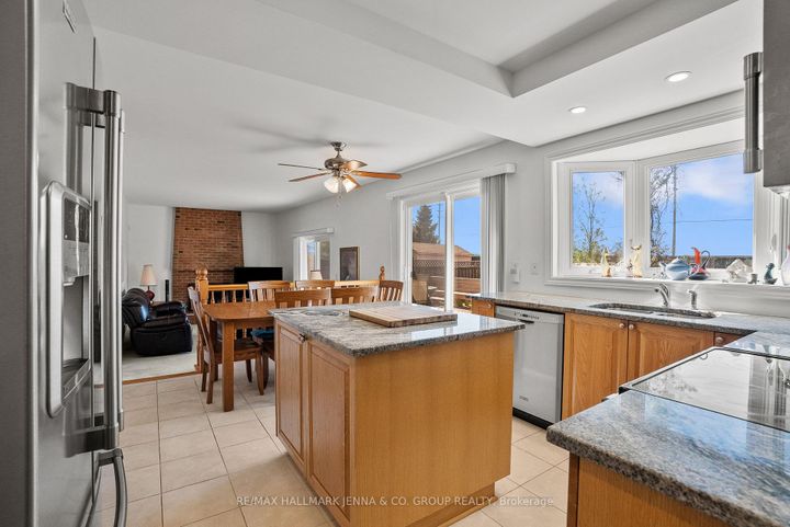 Photo 12 at 43 Elke Drive, Nepean (Knollsbrook), Ottawa