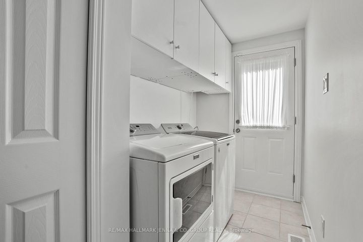 Photo 17 at 43 Elke Drive, Nepean (Knollsbrook), Ottawa