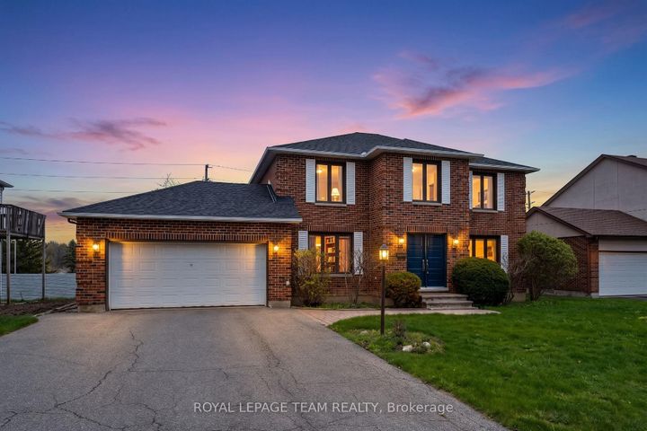 Photo 1 at 28 Parmalea Crescent, Nepean (Pineglen/Country Place), Ottawa