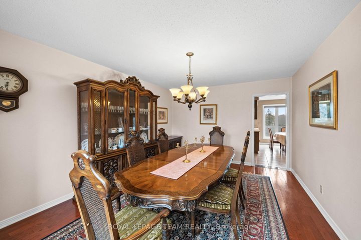 Photo 8 at 28 Parmalea Crescent, Nepean (Pineglen/Country Place), Ottawa