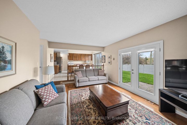 Photo 15 at 28 Parmalea Crescent, Nepean (Pineglen/Country Place), Ottawa