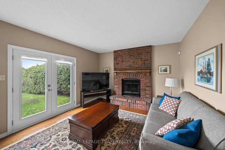 Photo 16 at 28 Parmalea Crescent, Nepean (Pineglen/Country Place), Ottawa