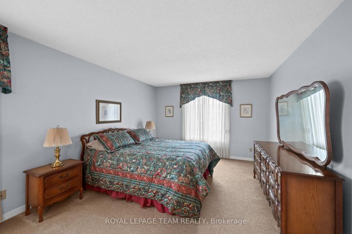 Photo 19 at 28 Parmalea Crescent, Nepean (Pineglen/Country Place), Ottawa