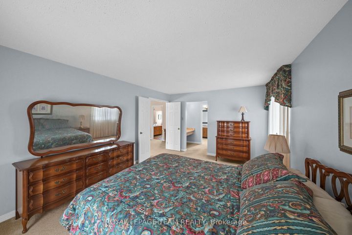 Photo 20 at 28 Parmalea Crescent, Nepean (Pineglen/Country Place), Ottawa