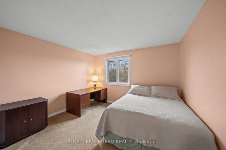 Photo 23 at 28 Parmalea Crescent, Nepean (Pineglen/Country Place), Ottawa