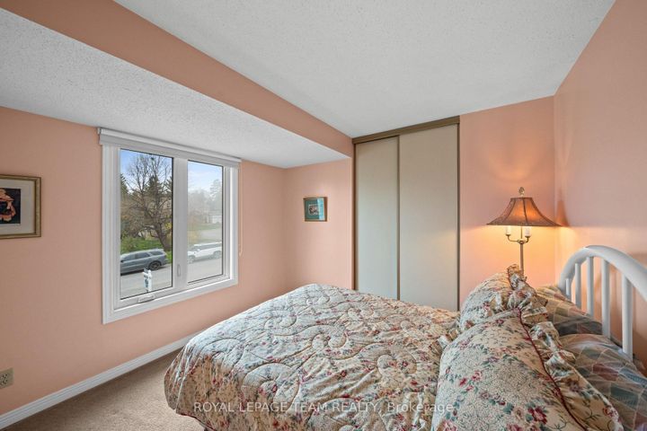 Photo 28 at 28 Parmalea Crescent, Nepean (Pineglen/Country Place), Ottawa