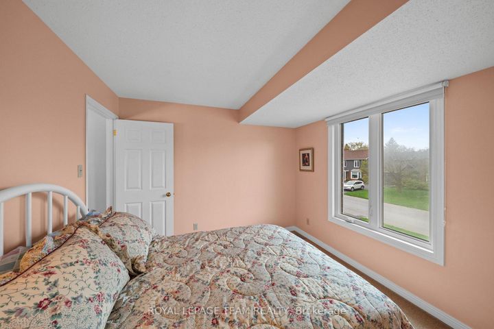 Photo 29 at 28 Parmalea Crescent, Nepean (Pineglen/Country Place), Ottawa