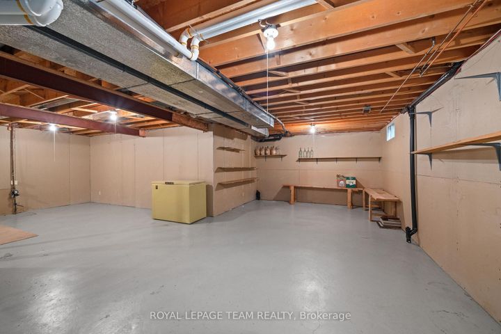 Photo 31 at 28 Parmalea Crescent, Nepean (Pineglen/Country Place), Ottawa