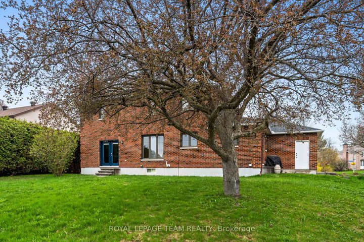 Photo 34 at 28 Parmalea Crescent, Nepean (Pineglen/Country Place), Ottawa