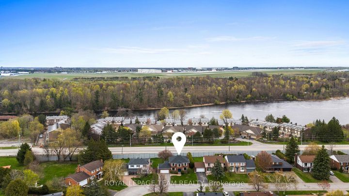 Photo 37 at 28 Parmalea Crescent, Nepean (Pineglen/Country Place), Ottawa