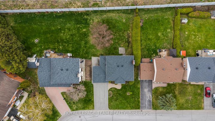 Photo 42 at 28 Parmalea Crescent, Nepean (Pineglen/Country Place), Ottawa