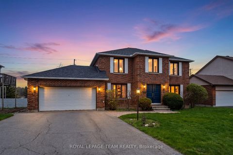 Photo 1 at 28 Parmalea Crescent, Nepean (Pineglen/Country Place), Ottawa